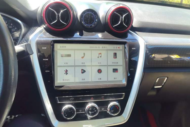Used BAIC Off-Road BJ20 2016 1.5T CVT Luxury Model Audio And AC Panel