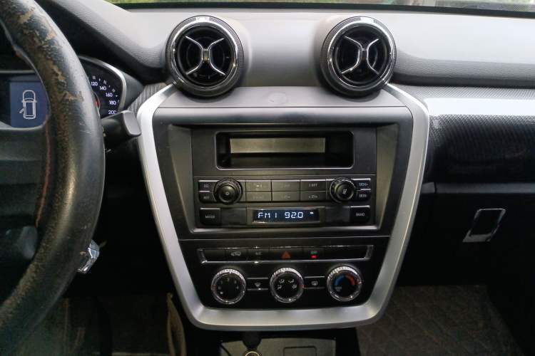 Used BAIC Off-Road BJ20 2016 1.5T Manual Elite Edition Audio And AC Panel