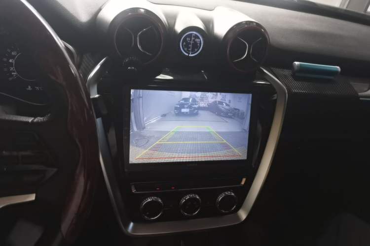 Used BAIC Off-Road BJ20 2016 1.5T CVT Luxury Model Audio And AC Panel