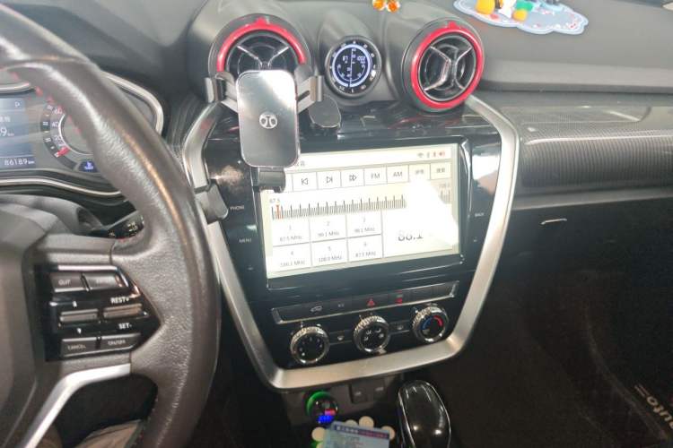 Used BAIC Off-Road BJ20 2016 1.5T CVT Luxury Model Audio And AC Panel