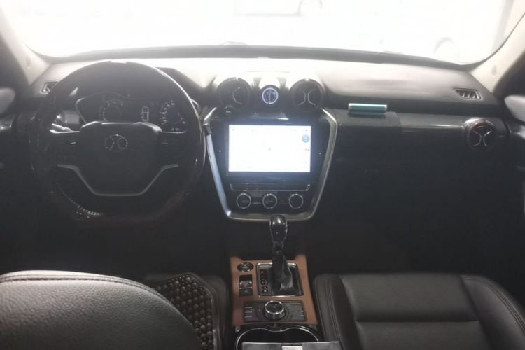 Used BAIC Off-Road BJ20 2016 1.5T CVT Luxury Model Center Console