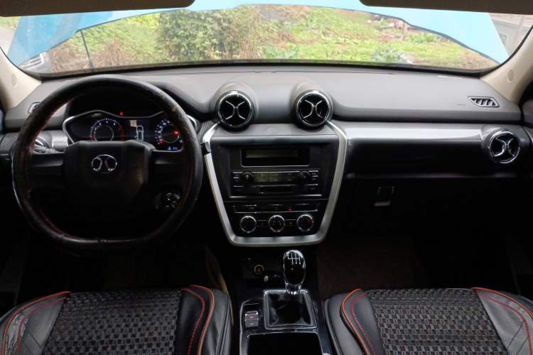 Used BAIC Off-Road BJ20 2016 1.5T Manual Elite Edition Center Console