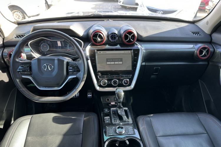 Used BAIC Off-Road BJ20 2016 1.5T CVT Prestige Edition Interior 1