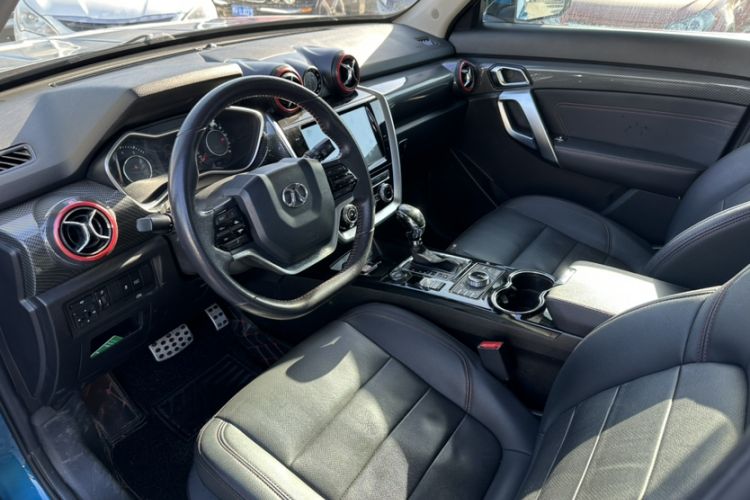 Used BAIC Off-Road BJ20 2016 1.5T CVT Prestige Edition Interior 2