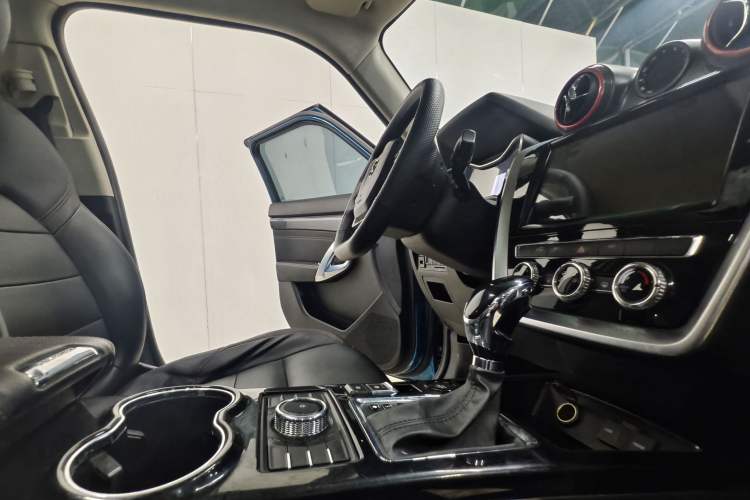 Used BAIC Off-Road BJ20 2016 1.5T CVT Luxury Model Interior 3