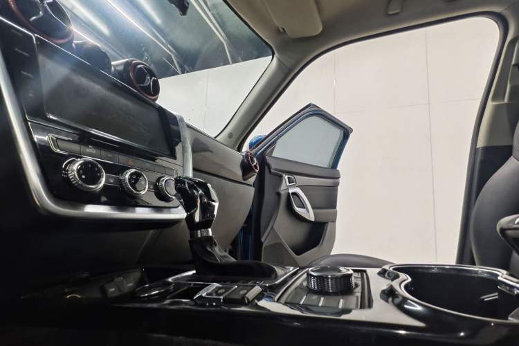 Used BAIC Off-Road BJ20 2016 1.5T CVT Luxury Model Interior 5