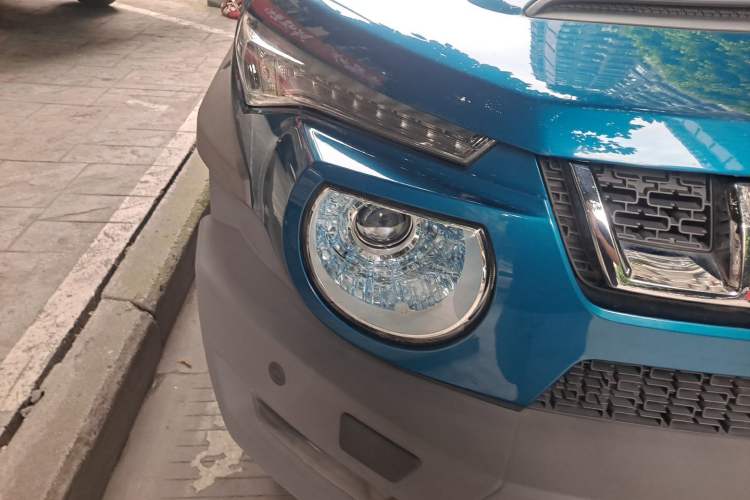 Used BAIC Off-Road BJ20 2016 1.5T CVT Prestige Edition Right Front Headlight