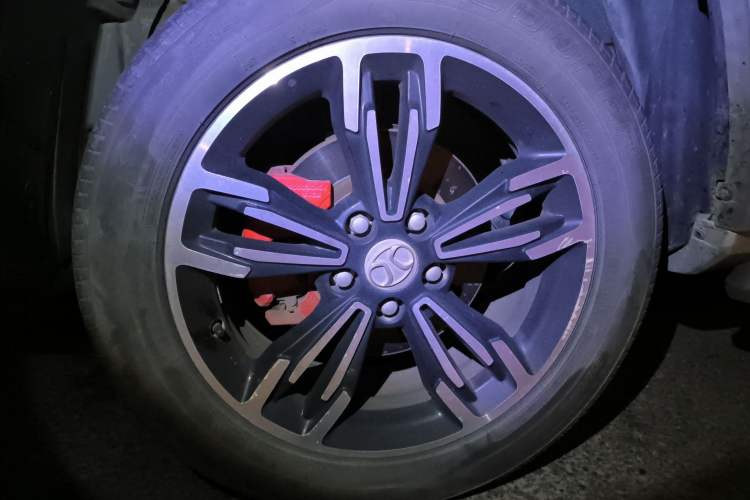 Used BAIC Off-Road BJ20 2016 1.5T CVT Luxury Model Right Front Wheel Hub
