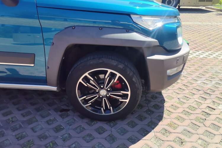 Used BAIC Off-Road BJ20 2016 1.5T CVT Luxury Model Right Front Wheel Hub