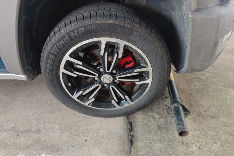 Used BAIC Off-Road BJ20 2016 1.5T CVT Luxury Model Right Front Wheel Hub