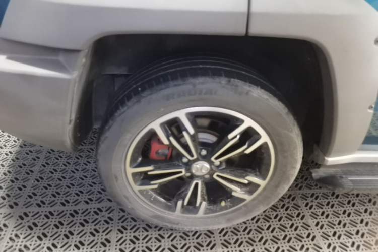 Used BAIC Off-Road BJ20 2016 1.5T CVT Luxury Model Right Rear Wheel Hub