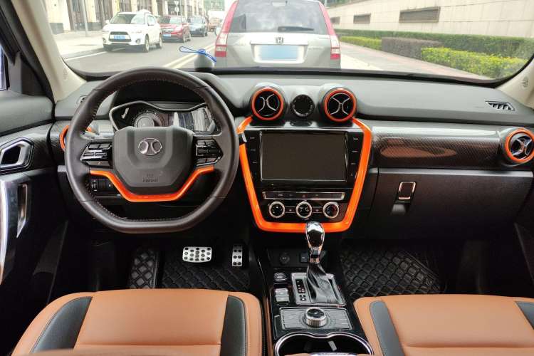 Used BAIC Off-Road BJ20 2016 1.5T CVT Luxury Model Center Console