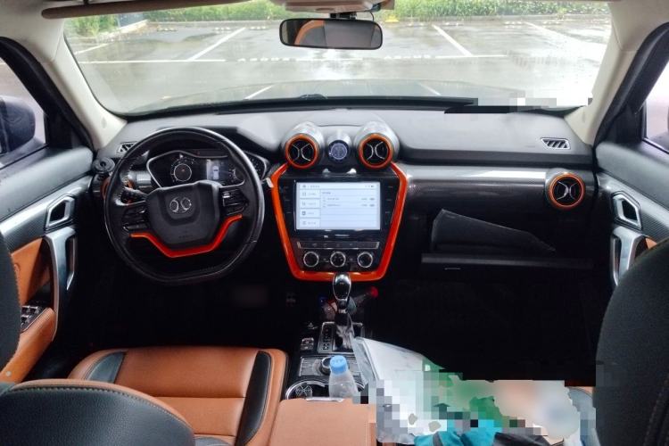 Used BAIC Off-Road BJ20 2016 1.5T CVT Luxury Model Center Console
