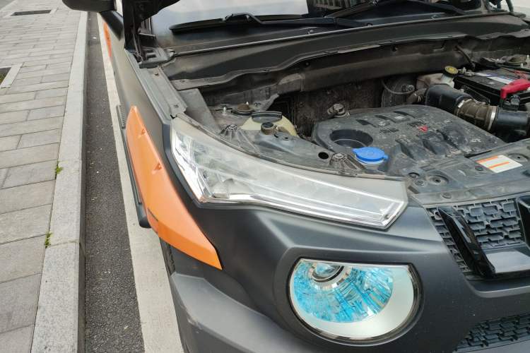 Used BAIC Off-Road BJ20 2016 1.5T CVT Luxury Model Right Front Headlight