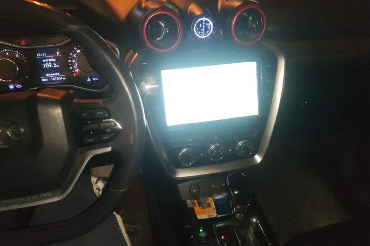 Used BAIC Off-Road BJ20 2016 1.5T CVT Luxury Model Audio And AC Panel