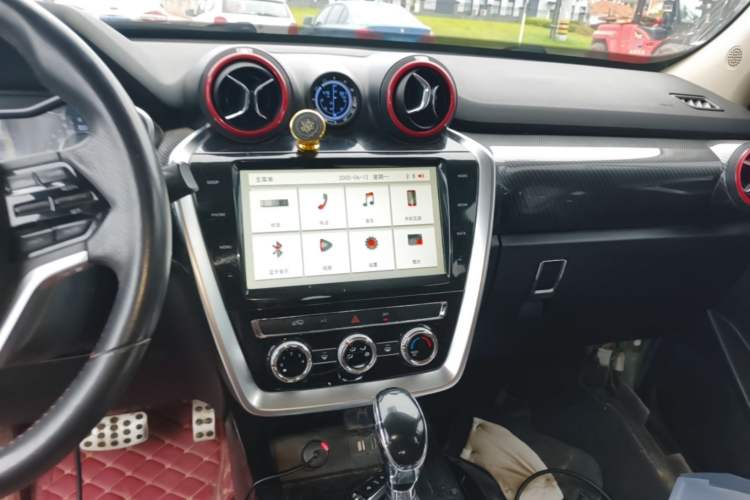Used BAIC Off-Road BJ20 2016 1.5T CVT Luxury Model Audio And AC Panel
