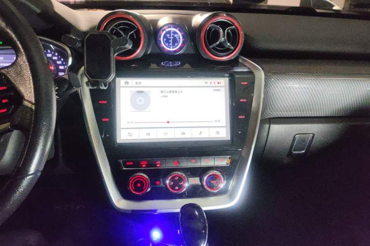 Used BAIC Off-Road BJ20 2016 1.5T CVT Prestige Edition Audio And AC Panel
