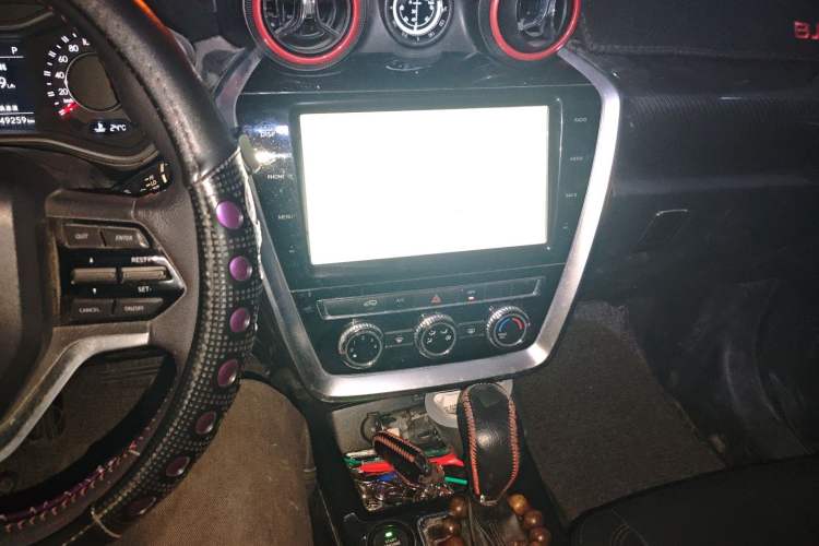 Used BAIC Off-Road BJ20 2016 1.5T CVT Luxury Model Audio And AC Panel