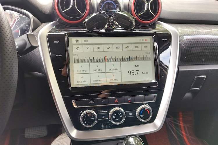 Used BAIC Off-Road BJ20 2016 1.5T CVT Luxury Model Audio And AC Panel