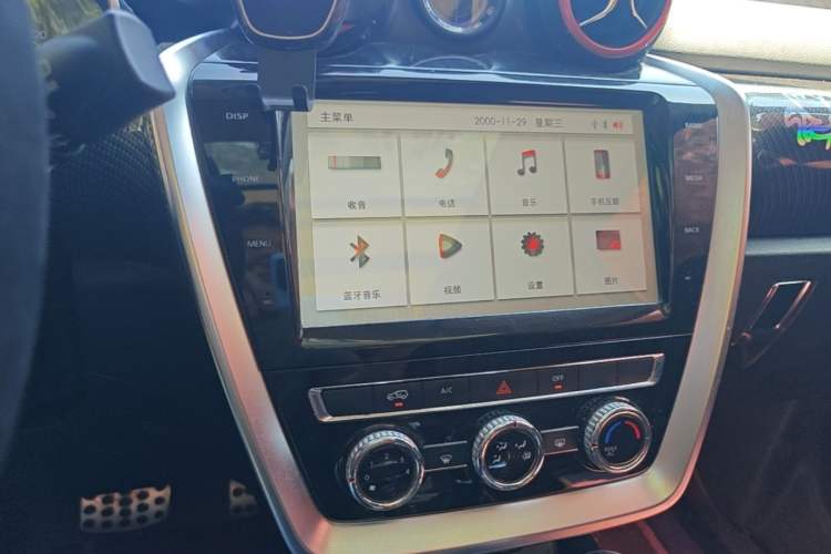 Used BAIC Off-Road BJ20 2016 1.5T CVT Luxury Model Audio And AC Panel