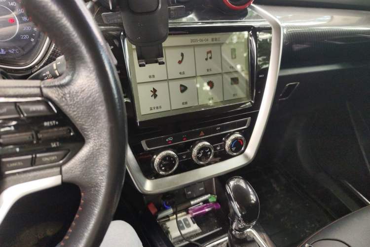 Used BAIC Off-Road BJ20 2016 1.5T CVT Luxury Model Audio And AC Panel