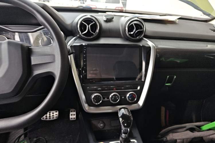 Used BAIC Off-Road BJ20 2016 1.5T CVT Elite Model Audio And AC Panel
