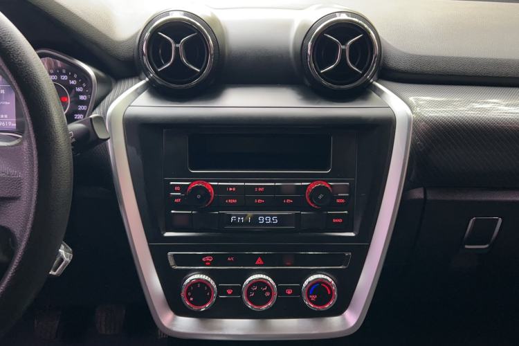 Used BAIC Off-Road BJ20 2016 1.5T Manual Elite Edition Audio And AC Panel