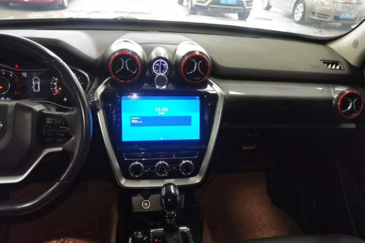 Used BAIC Off-Road BJ20 2016 1.5T CVT Luxury Model Audio And AC Panel