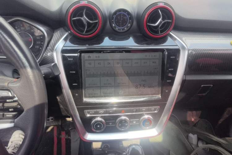 Used BAIC Off-Road BJ20 2016 1.5T CVT Prestige Edition Audio And AC Panel