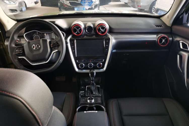 Used BAIC Off-Road BJ20 2016 1.5T CVT Luxury Model Center Console
