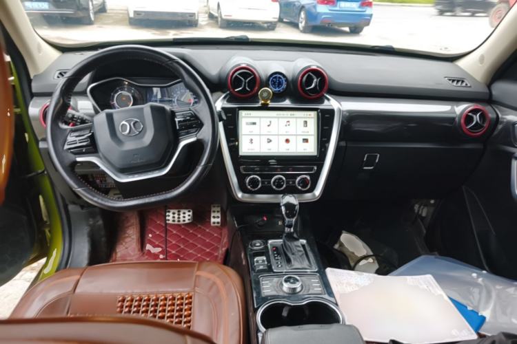 Used BAIC Off-Road BJ20 2016 1.5T CVT Luxury Model Center Console