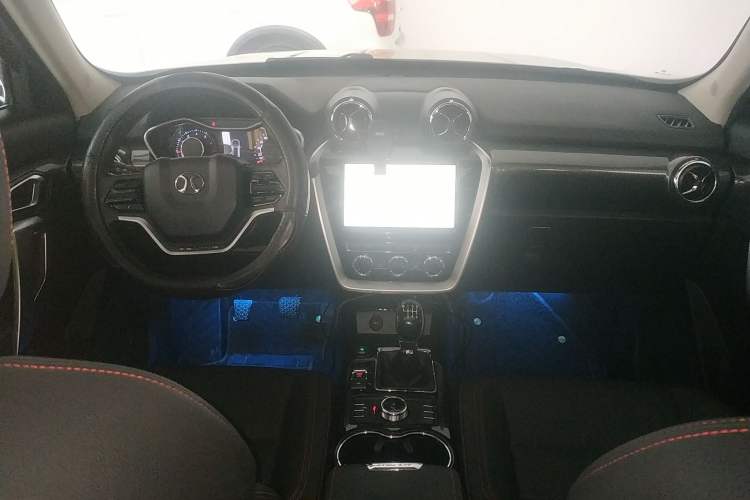 Used BAIC Off-Road BJ20 2016 1.5T Manual Luxury Model Center Console