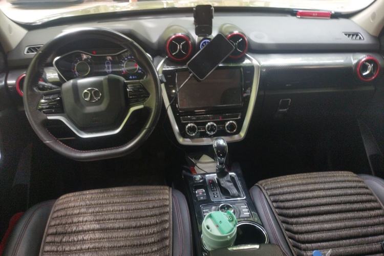 Used BAIC Off-Road BJ20 2016 1.5T CVT Luxury Model Center Console
