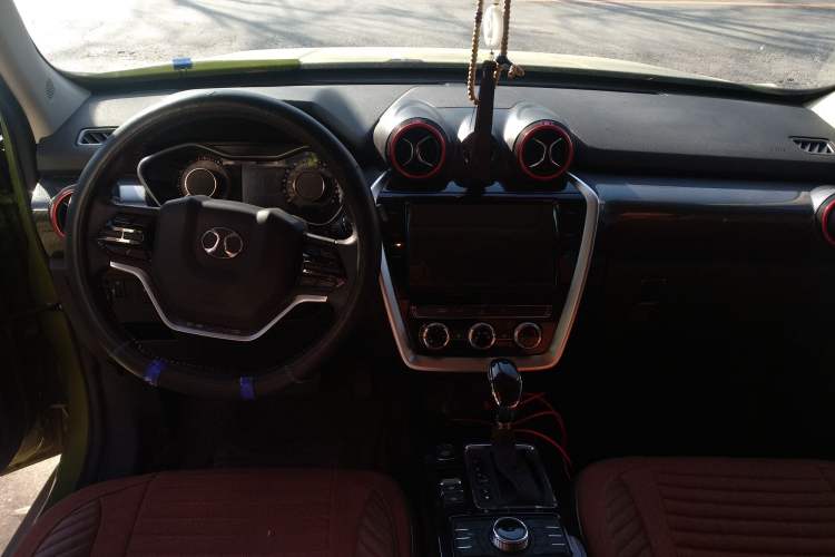 Used BAIC Off-Road BJ20 2016 1.5T CVT Luxury Model Center Console