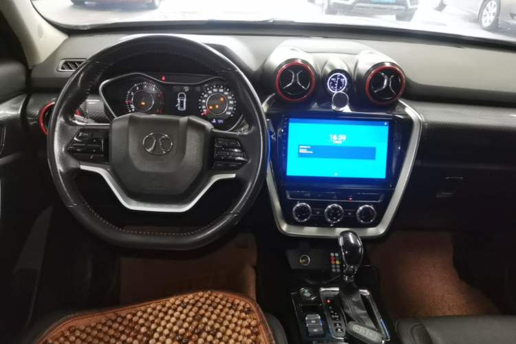 Used BAIC Off-Road BJ20 2016 1.5T CVT Luxury Model Center Console
