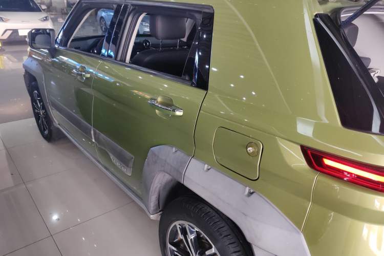 Used BAIC Off-Road BJ20 2016 1.5T Manual Luxury Model Exterior 2