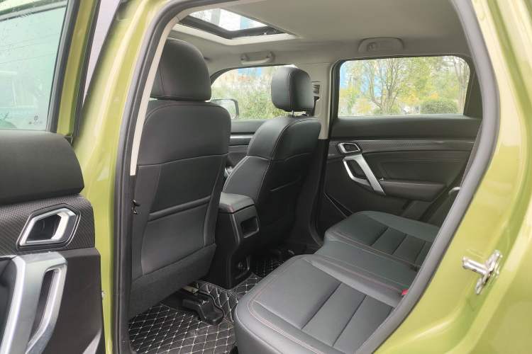 Used BAIC Off-Road BJ20 2016 1.5T Manual Luxury Model Interior 4