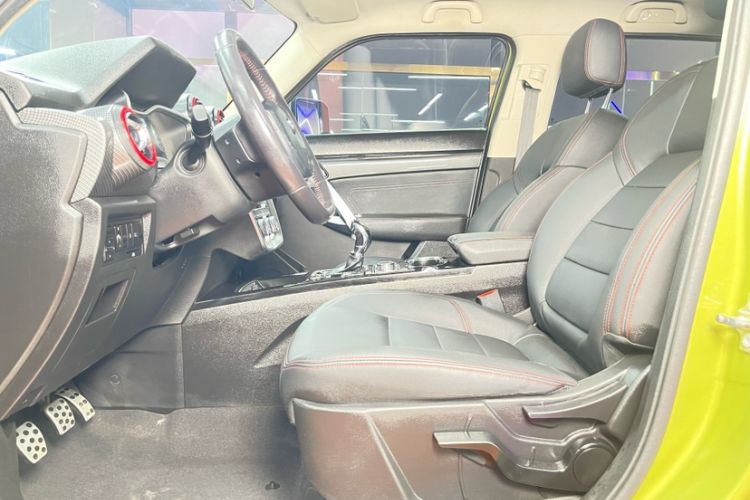 Used BAIC Off-Road BJ20 2016 1.5T Manual Luxury Model Interior 5