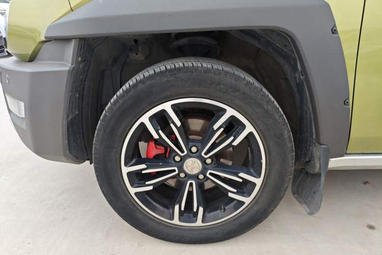 Used BAIC Off-Road BJ20 2016 1.5T CVT Luxury Model Left Front Wheel Hub