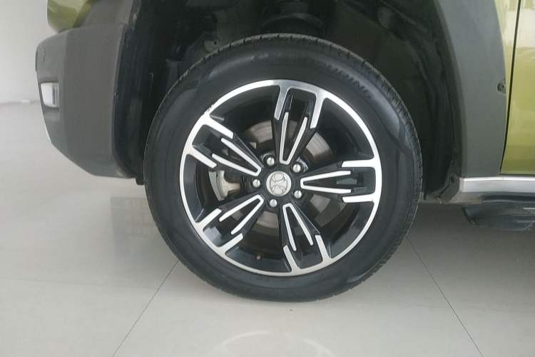 Used BAIC Off-Road BJ20 2016 1.5T Manual Luxury Model Left Front Wheel Hub