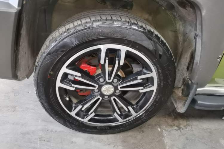Used BAIC Off-Road BJ20 2016 1.5T CVT Luxury Model Left Front Wheel Hub
