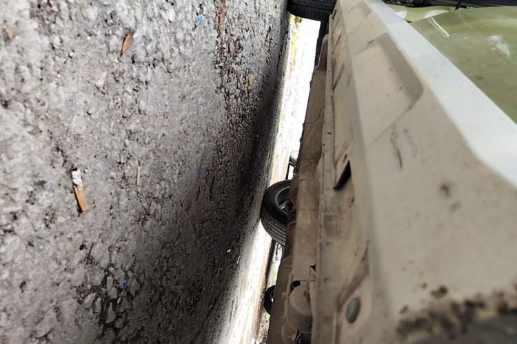 Used BAIC Off-Road BJ20 2016 1.5T CVT Luxury Model Left Side Sill