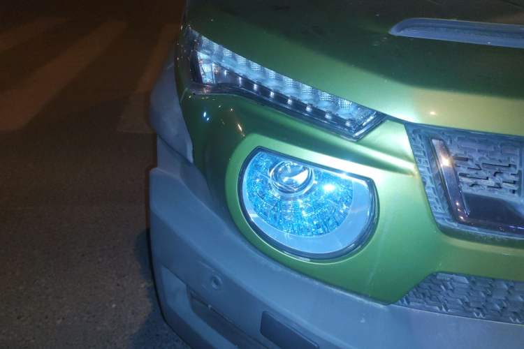 Used BAIC Off-Road BJ20 2016 1.5T CVT Luxury Model Right Front Headlight