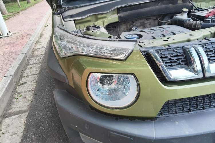 Used BAIC Off-Road BJ20 2016 1.5T CVT Luxury Model Right Front Headlight