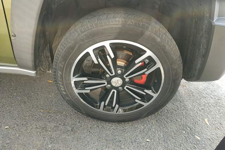 Used BAIC Off-Road BJ20 2016 1.5T CVT Luxury Model Right Front Wheel Hub
