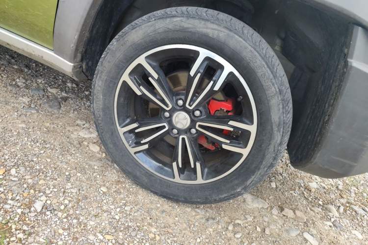 Used BAIC Off-Road BJ20 2016 1.5T CVT Luxury Model Right Front Wheel Hub