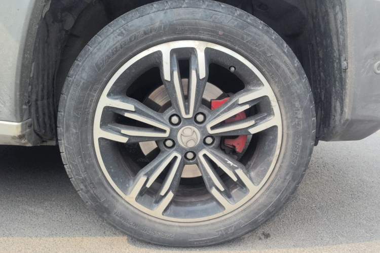 Used BAIC Off-Road BJ20 2016 1.5T CVT Prestige Edition Right Front Wheel Hub