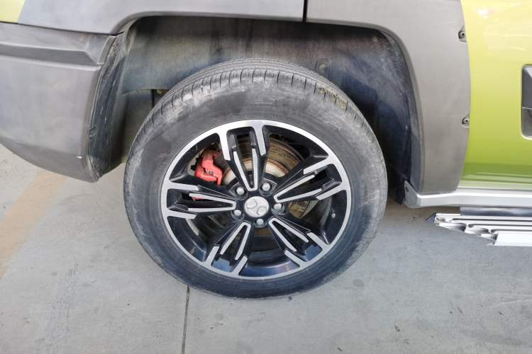Used BAIC Off-Road BJ20 2016 1.5T CVT Luxury Model Right Rear Wheel Hub
