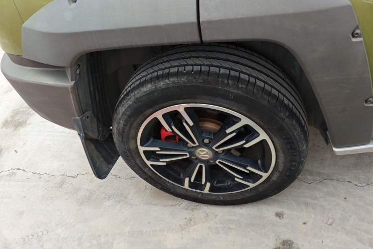 Used BAIC Off-Road BJ20 2016 1.5T CVT Luxury Model Right Rear Wheel Hub