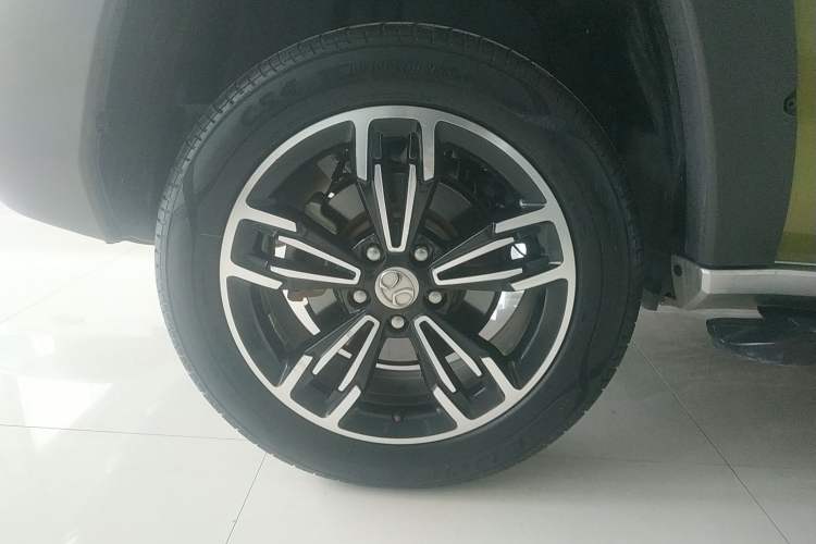 Used BAIC Off-Road BJ20 2016 1.5T Manual Luxury Model Right Rear Wheel Hub